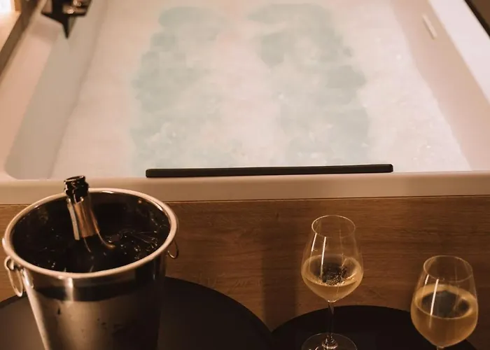 Oda ve Kahvaltı Comar 3*